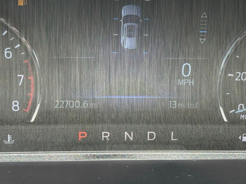 Ford Explorer Vehicle Full-screen Gallery Image 19