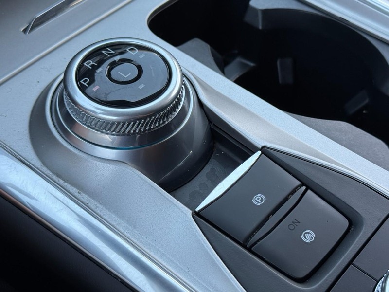 Ford Explorer Vehicle Full-screen Gallery Image 20