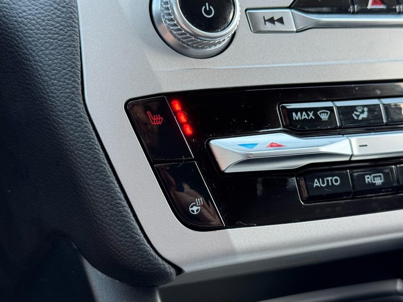 Ford Explorer Vehicle Full-screen Gallery Image 21