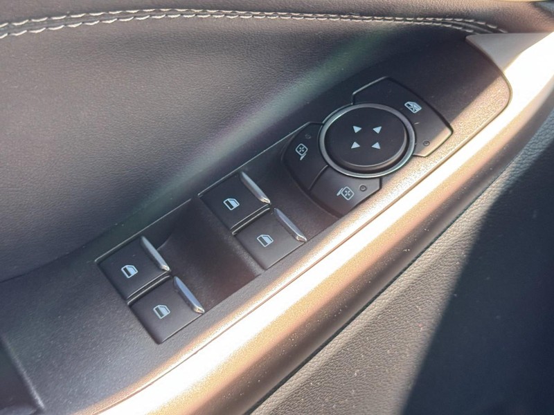 Ford Explorer Vehicle Full-screen Gallery Image 23