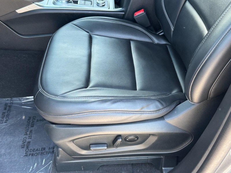 Ford Explorer Vehicle Full-screen Gallery Image 24
