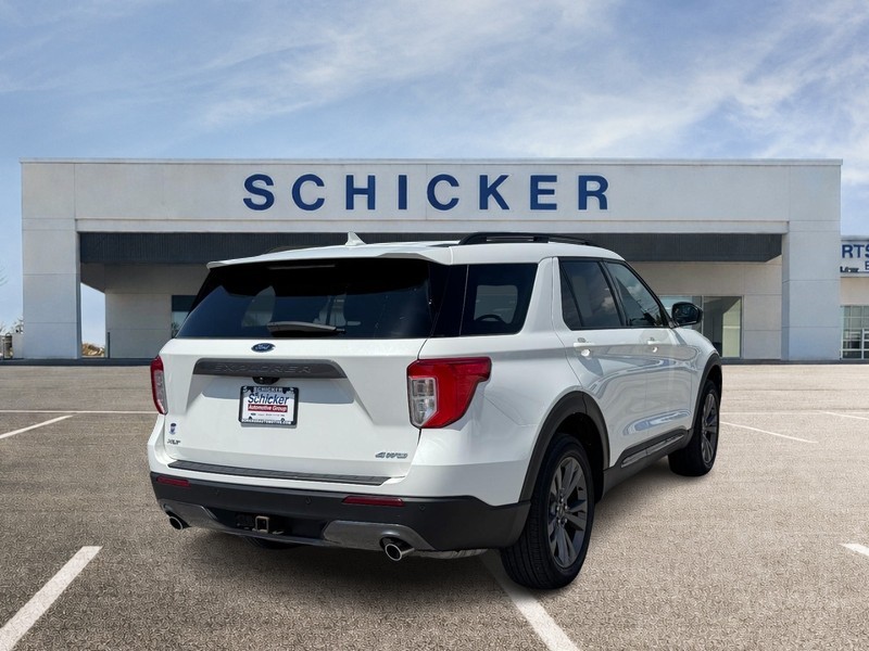 Ford Explorer Vehicle Full-screen Gallery Image 03