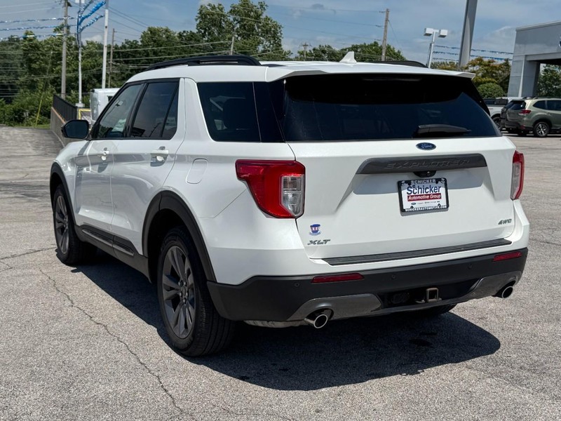 Ford Explorer Vehicle Full-screen Gallery Image 06