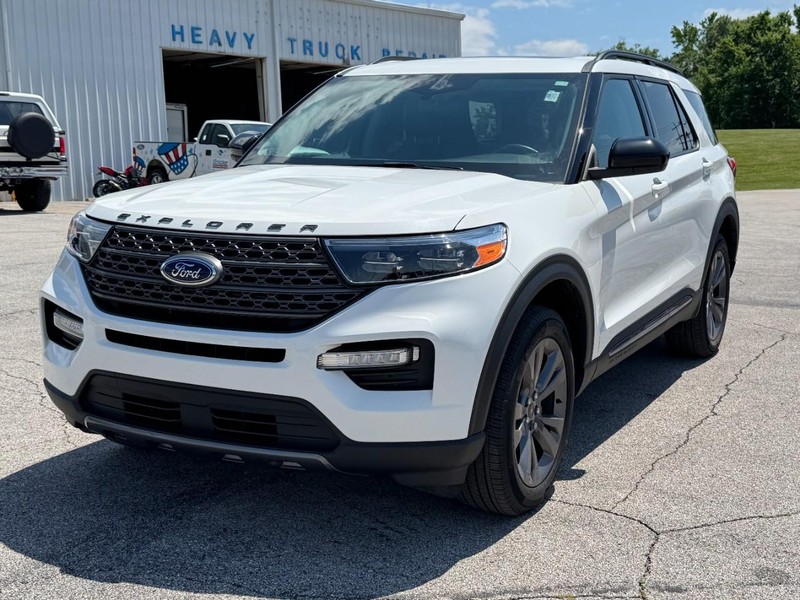 Ford Explorer Vehicle Full-screen Gallery Image 08