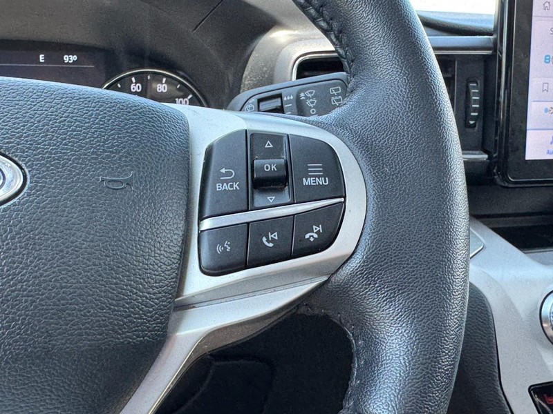 Ford Explorer Vehicle Full-screen Gallery Image 18