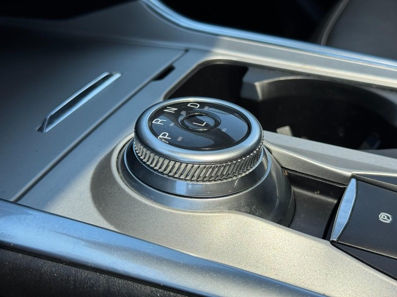 Ford Explorer Vehicle Full-screen Gallery Image 20