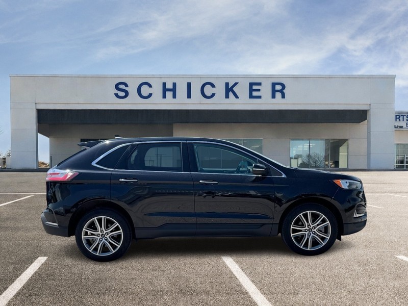 Ford Edge Vehicle Full-screen Gallery Image 02
