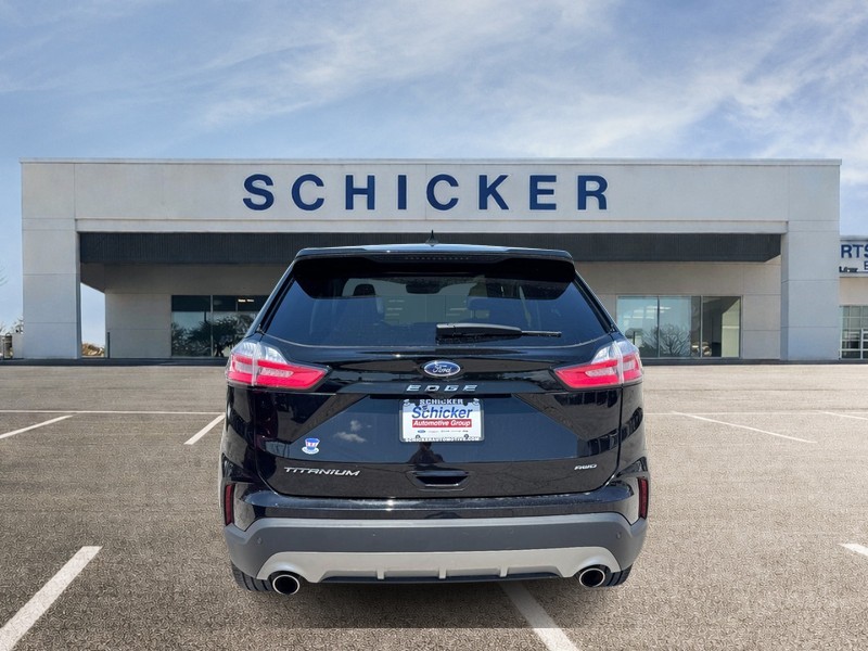Ford Edge Vehicle Full-screen Gallery Image 04