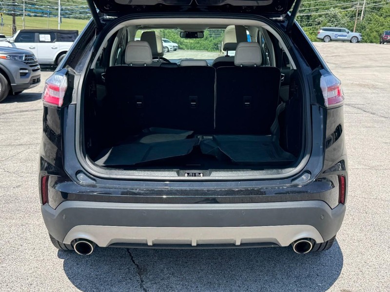 Ford Edge Vehicle Full-screen Gallery Image 05