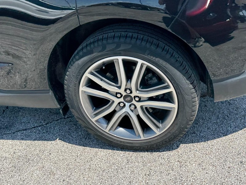 Ford Edge Vehicle Full-screen Gallery Image 07