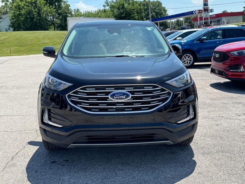 Ford Edge Vehicle Full-screen Gallery Image 09
