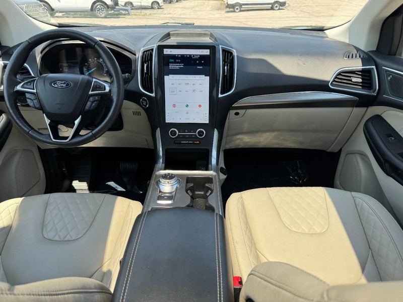 Ford Edge Vehicle Full-screen Gallery Image 11