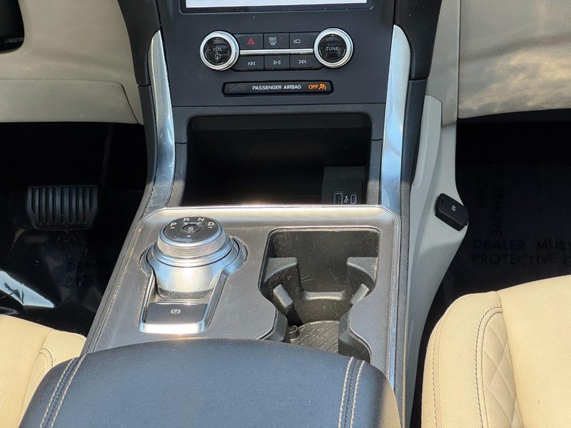 Ford Edge Vehicle Full-screen Gallery Image 14
