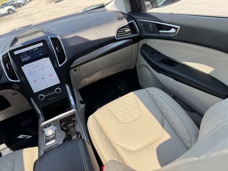 Ford Edge Vehicle Full-screen Gallery Image 15