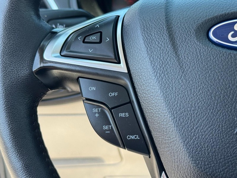Ford Edge Vehicle Full-screen Gallery Image 17