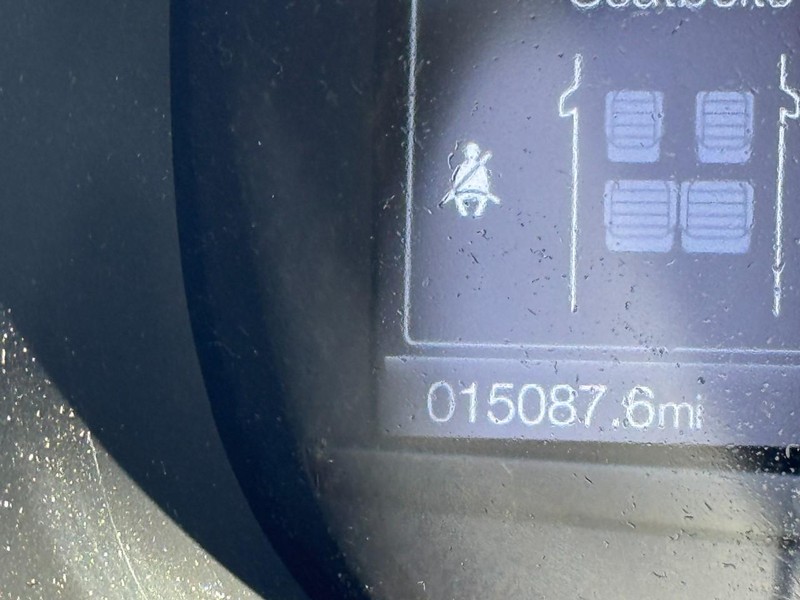 Ford Edge Vehicle Full-screen Gallery Image 19