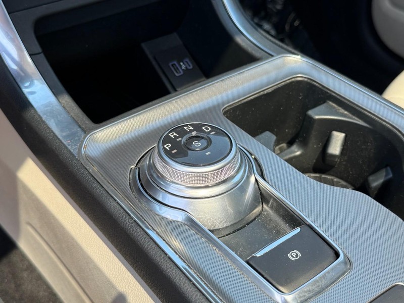 Ford Edge Vehicle Full-screen Gallery Image 20