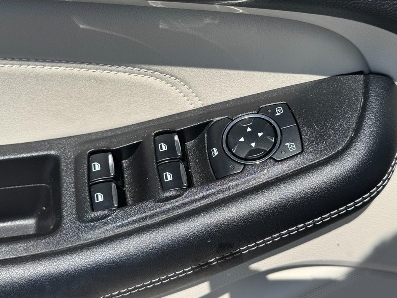 Ford Edge Vehicle Full-screen Gallery Image 23