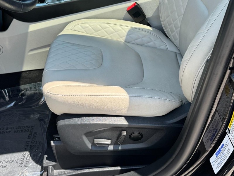 Ford Edge Vehicle Full-screen Gallery Image 24