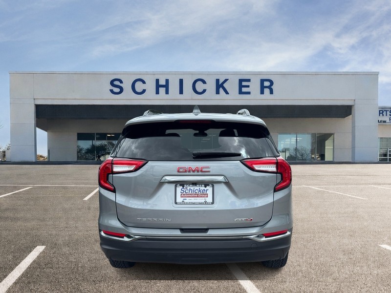 GMC Terrain Vehicle Full-screen Gallery Image 04