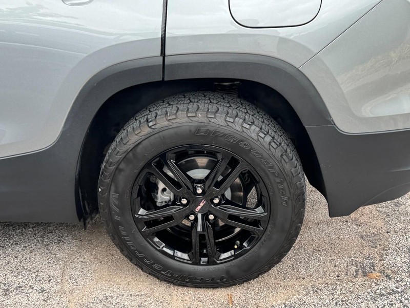 GMC Terrain Vehicle Full-screen Gallery Image 07