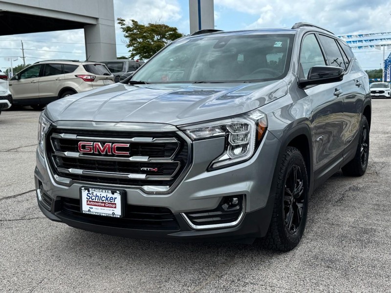 GMC Terrain Vehicle Full-screen Gallery Image 08