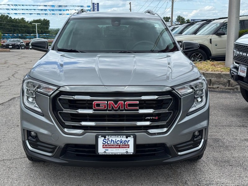 GMC Terrain Vehicle Full-screen Gallery Image 09