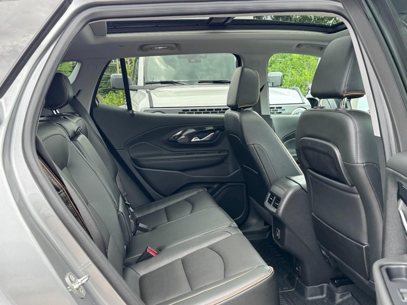 GMC Terrain Vehicle Full-screen Gallery Image 10