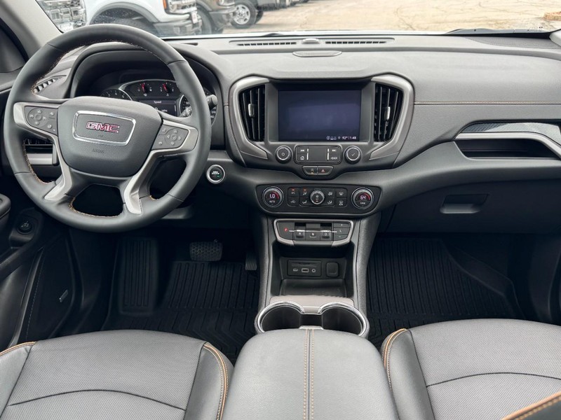 GMC Terrain Vehicle Full-screen Gallery Image 11