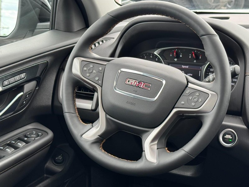 GMC Terrain Vehicle Full-screen Gallery Image 12