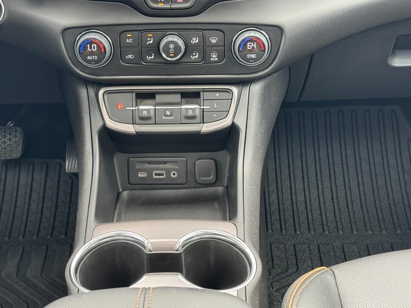 GMC Terrain Vehicle Full-screen Gallery Image 14