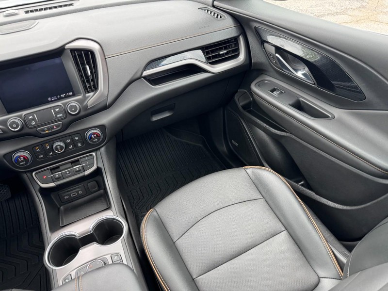 GMC Terrain Vehicle Full-screen Gallery Image 15