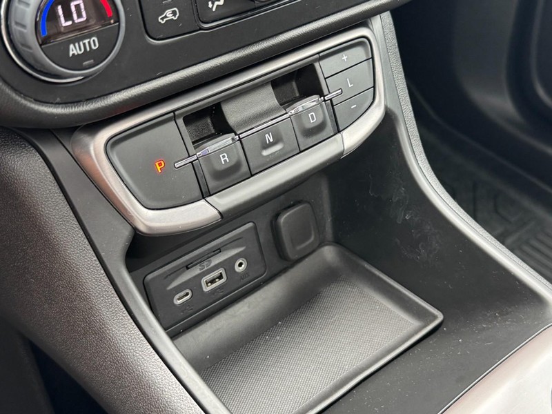 GMC Terrain Vehicle Full-screen Gallery Image 20