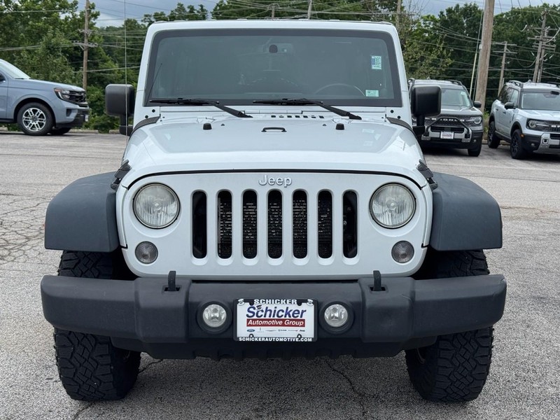 Jeep Wrangler Unlimited Vehicle Full-screen Gallery Image 09