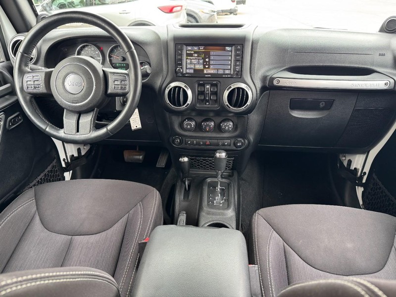 Jeep Wrangler Unlimited Vehicle Full-screen Gallery Image 11