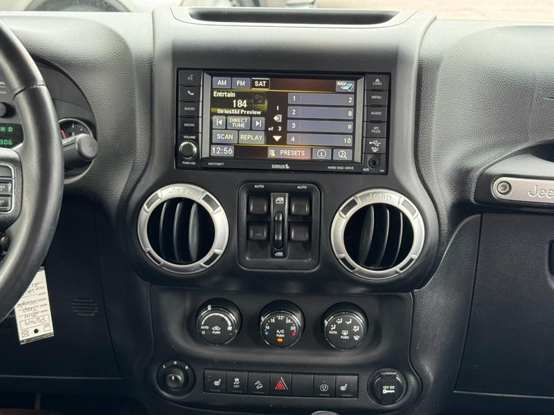 Jeep Wrangler Unlimited Vehicle Full-screen Gallery Image 13