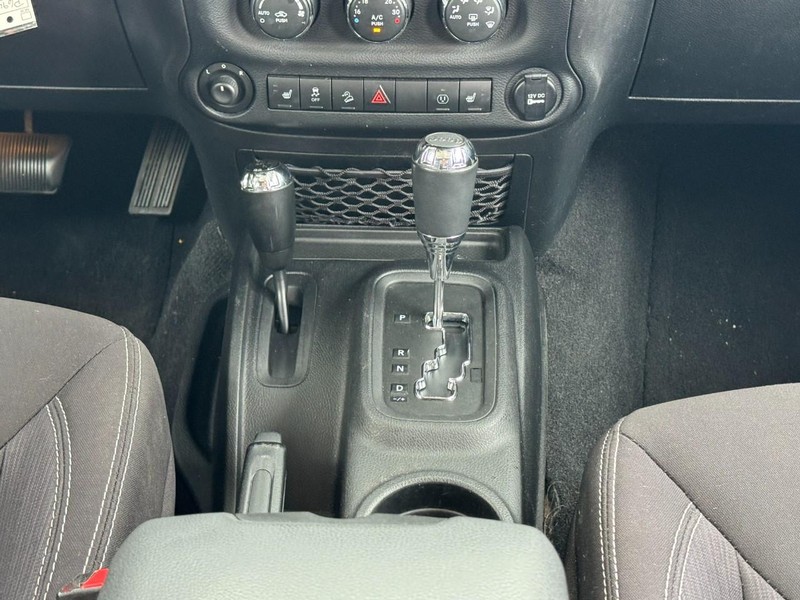 Jeep Wrangler Unlimited Vehicle Full-screen Gallery Image 14