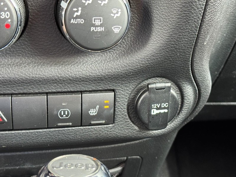 Jeep Wrangler Unlimited Vehicle Full-screen Gallery Image 20