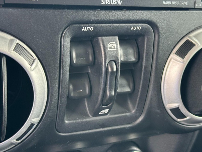 Jeep Wrangler Unlimited Vehicle Full-screen Gallery Image 21