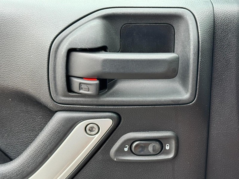 Jeep Wrangler Unlimited Vehicle Full-screen Gallery Image 22