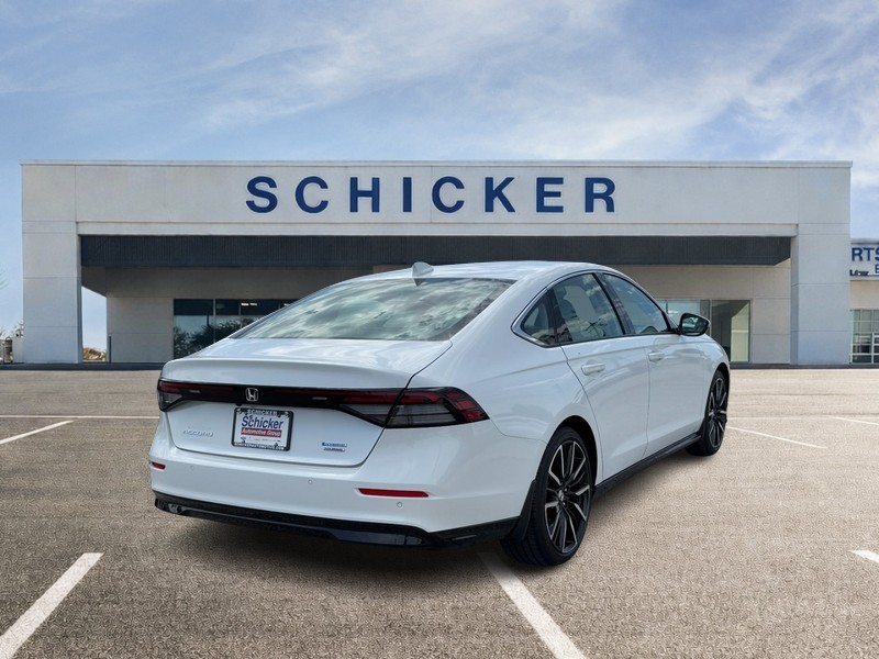 Honda Accord Hybrid Vehicle Full-screen Gallery Image 03