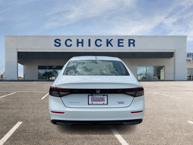 Honda Accord Hybrid Vehicle Full-screen Gallery Image 04