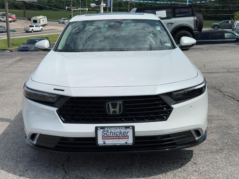 Honda Accord Hybrid Vehicle Full-screen Gallery Image 09