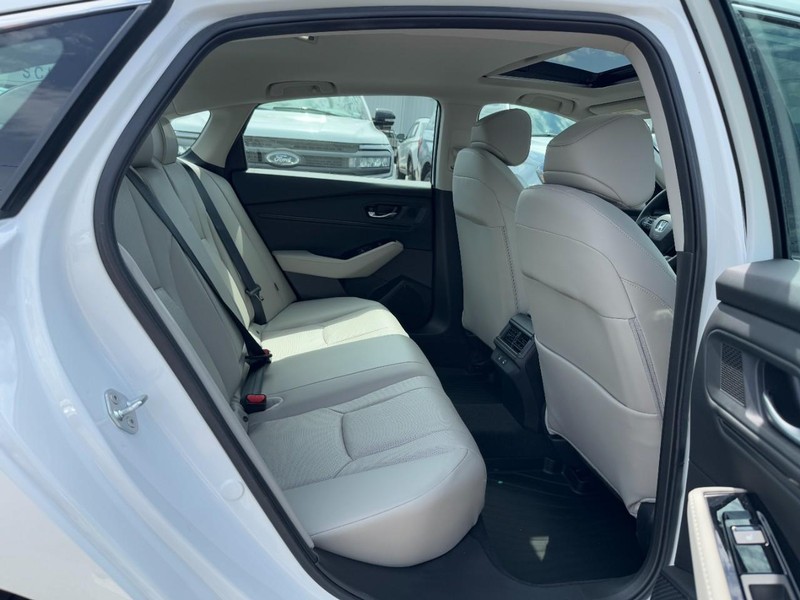 Honda Accord Hybrid Vehicle Full-screen Gallery Image 10