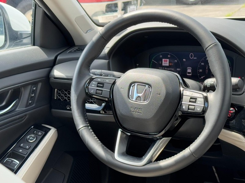Honda Accord Hybrid Vehicle Full-screen Gallery Image 13