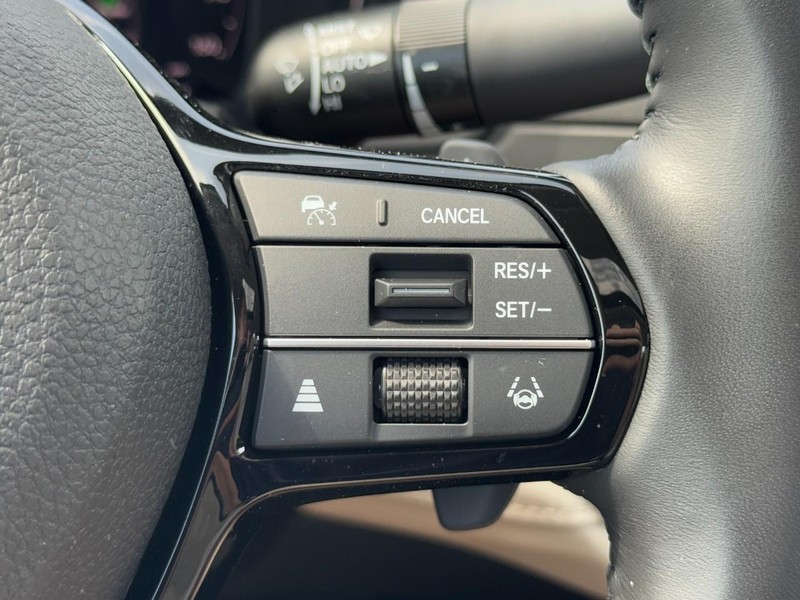 Honda Accord Hybrid Vehicle Full-screen Gallery Image 19