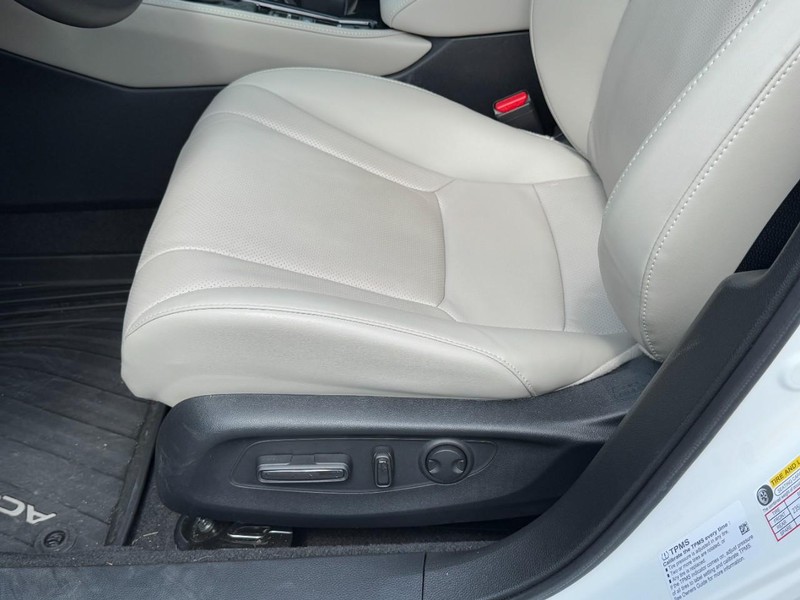 Honda Accord Hybrid Vehicle Full-screen Gallery Image 25