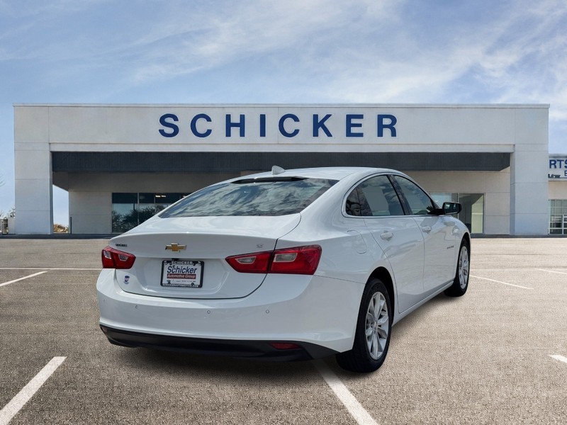 Chevrolet Malibu Vehicle Full-screen Gallery Image 03