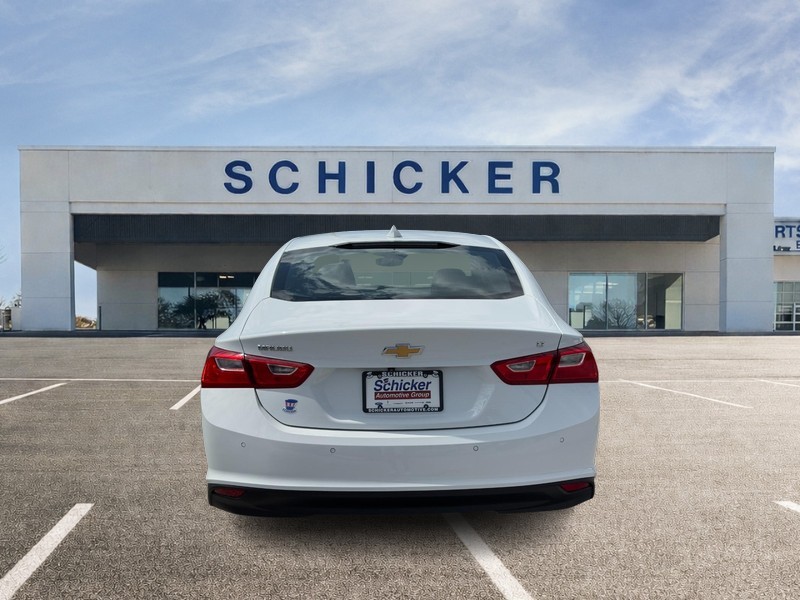 Chevrolet Malibu Vehicle Full-screen Gallery Image 04