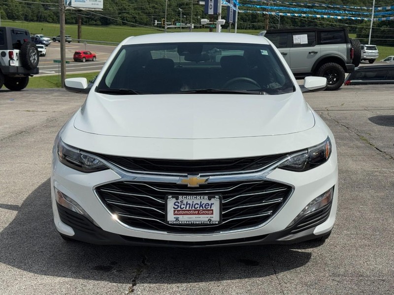Chevrolet Malibu Vehicle Full-screen Gallery Image 09